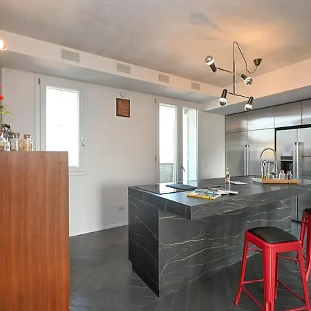 Panoramic Design Penthouse W Cinema Jacuzzi * مودينا