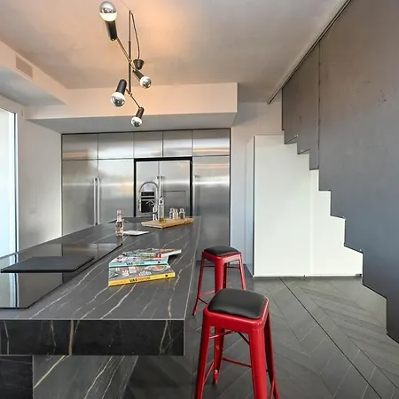 Panoramic Design Penthouse W Cinema Jacuzzi *